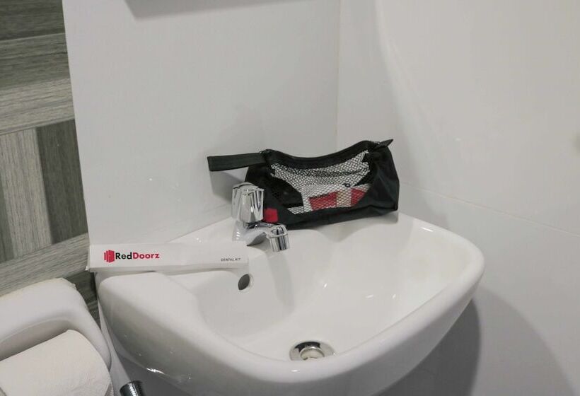 هتل Reddoorz Premium @ Wireless Mandaue Cebu