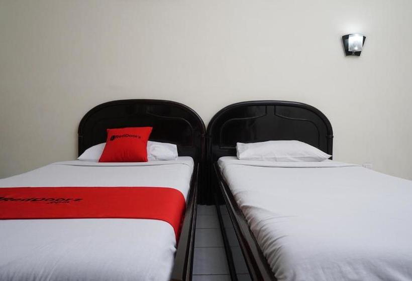 ホテル Reddoorz @ Cipaku