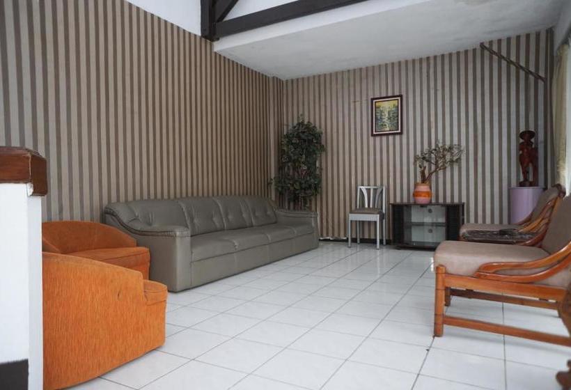 ホテル Reddoorz @ Cipaku