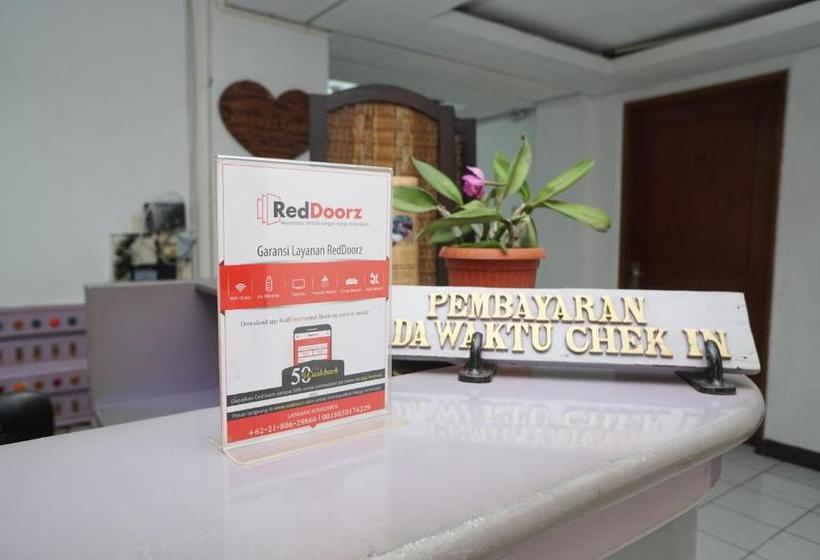 ホテル Reddoorz @ Cipaku
