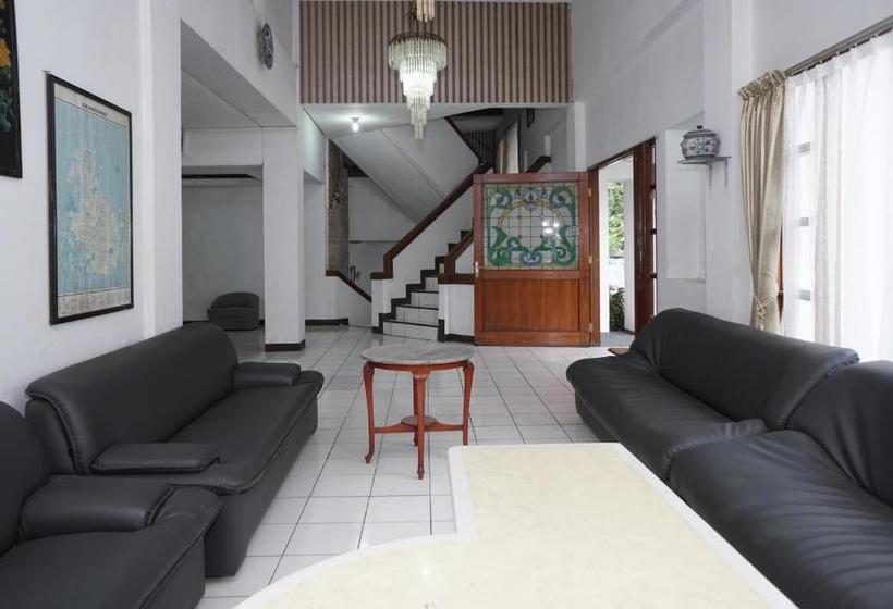 ホテル Reddoorz @ Cipaku