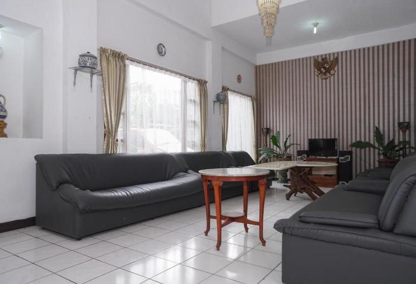 ホテル Reddoorz @ Cipaku