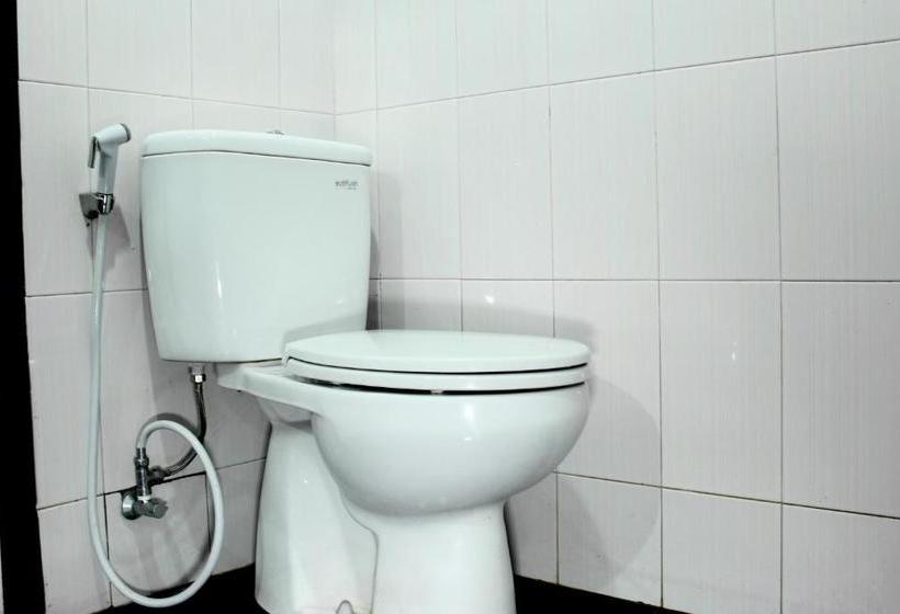 ホテル Reddoorz @ Cipaku