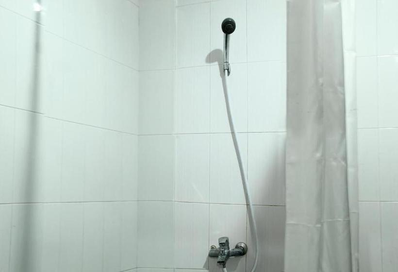 ホテル Reddoorz @ Cipaku