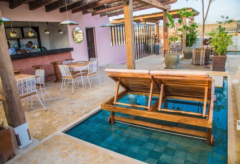 فندق Soy Local Insignia