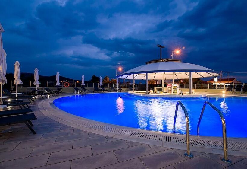 هتل The Dome Luxury