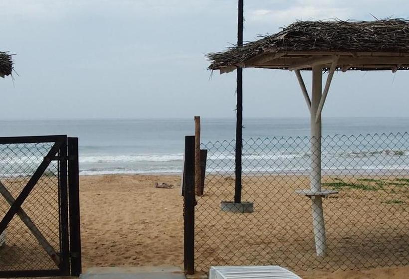 Отель Thiranagama Beach