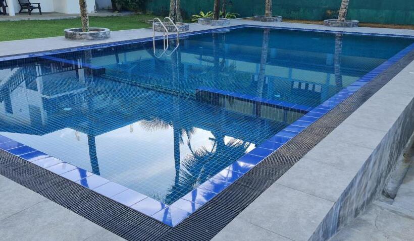 Отель Thiranagama Beach