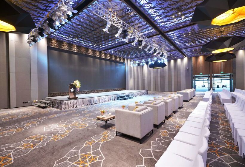 هتل Wyndham Grand Yangon