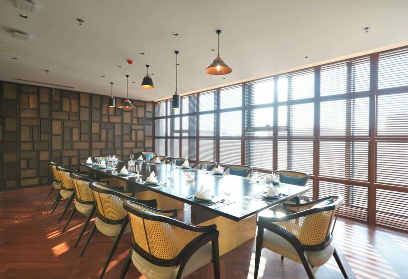 هتل Wyndham Grand Yangon