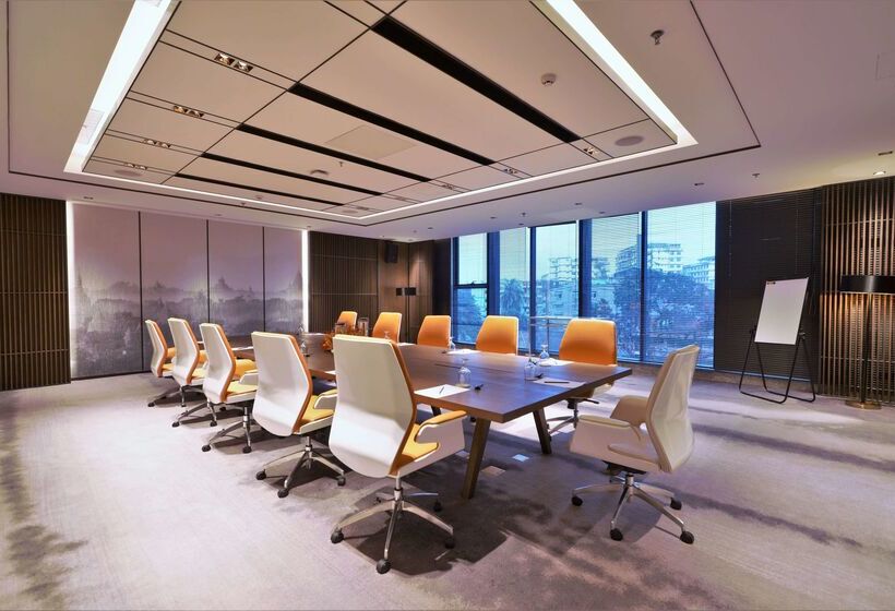 هتل Wyndham Grand Yangon