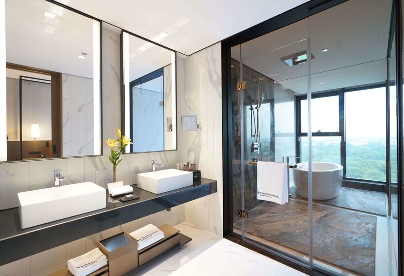 هتل Wyndham Grand Yangon