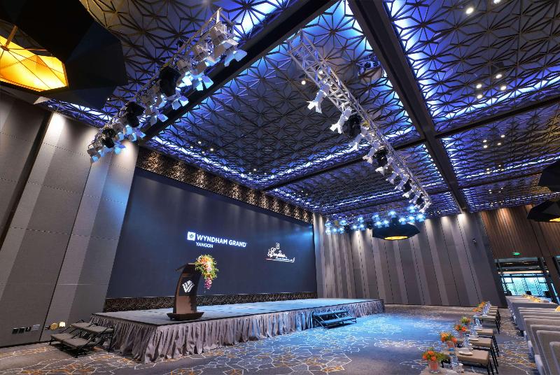 هتل Wyndham Grand Yangon