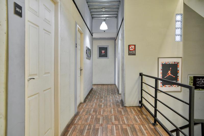 בית מלון כפרי Zen Rooms Basic Near Manggarai