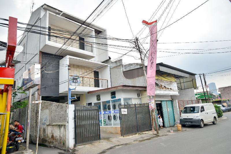 בית מלון כפרי Zen Rooms Basic Near Manggarai