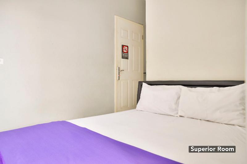 בית מלון כפרי Zen Rooms Basic Near Manggarai