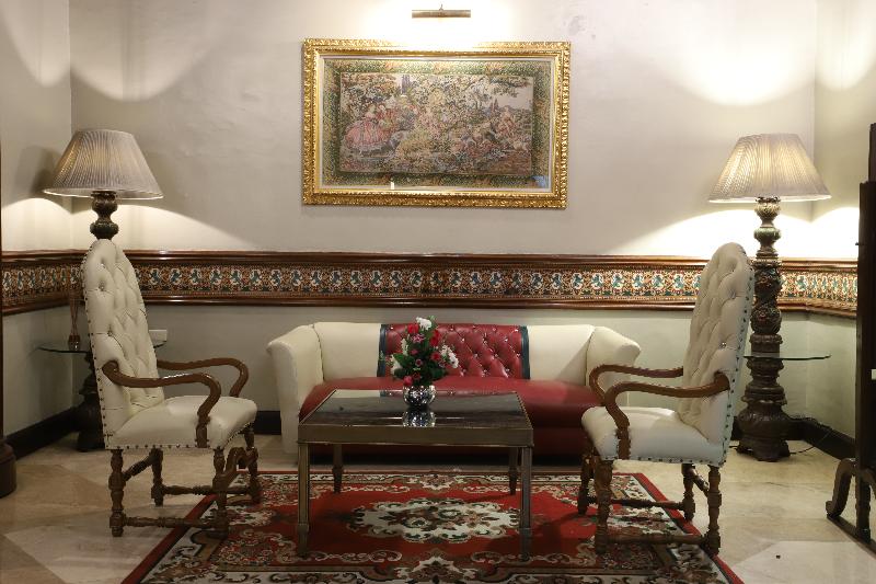 Zen Rooms Camelot Hotel Qc