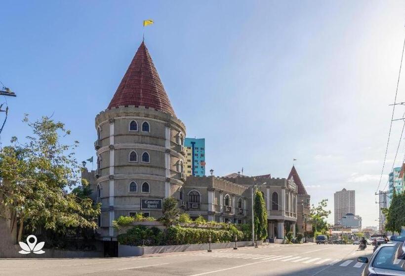 Zen Rooms Camelot Hotel Qc