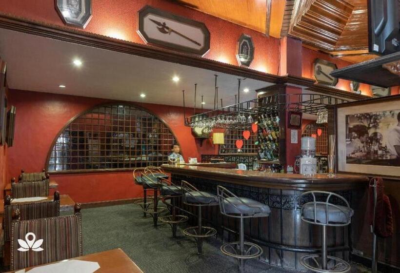 Zen Rooms Camelot Hotel Qc