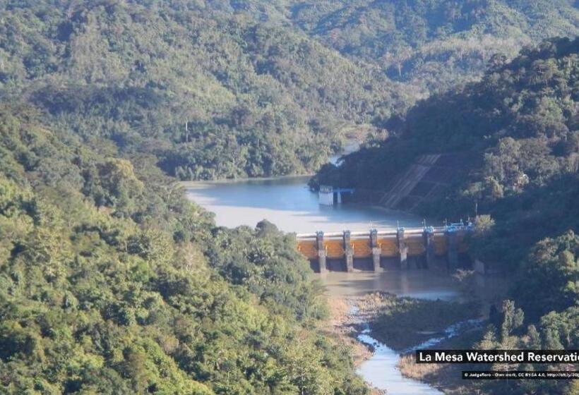 Zen Rooms Camelot Hotel Qc