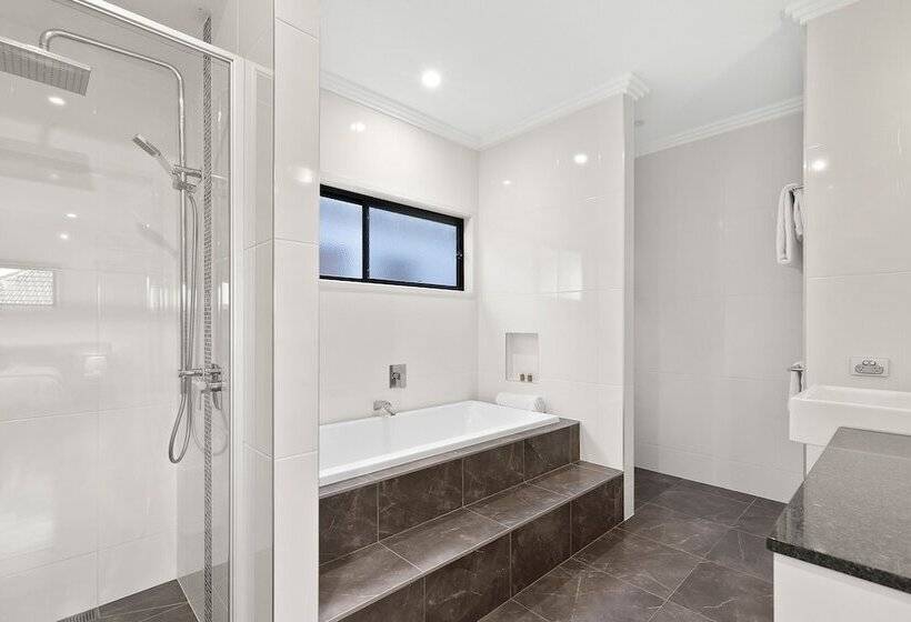 膳宿费 Aabi's At Byron