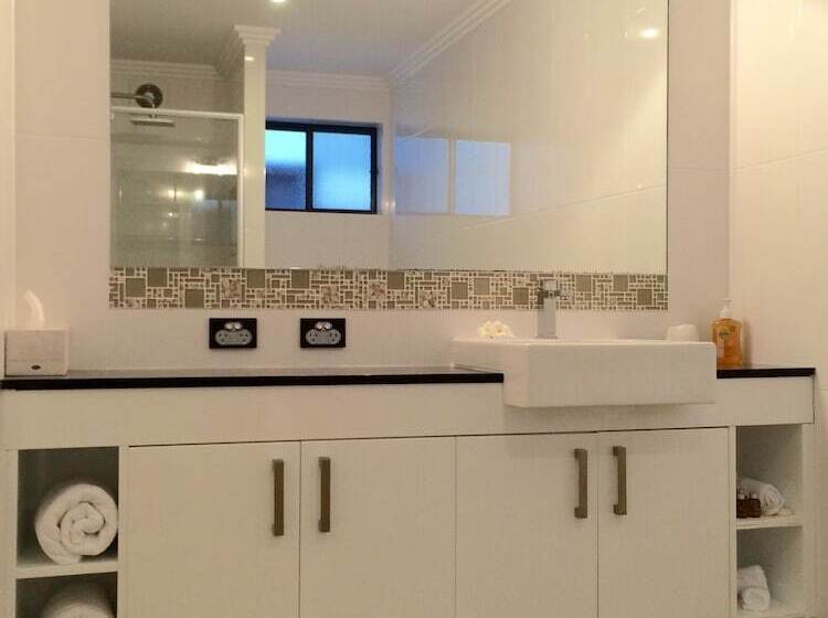 膳宿费 Aabi's At Byron