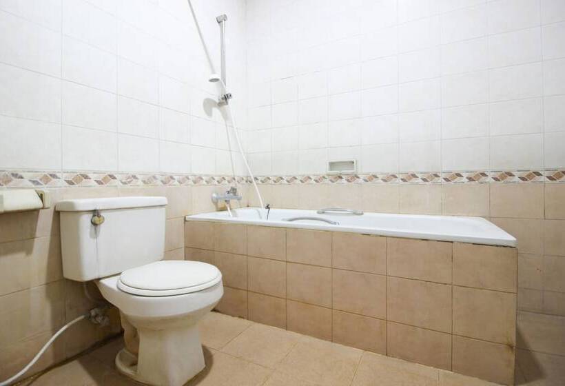 پانسیون Reddoorz Near Malioboro Mall