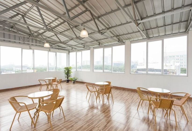 ペンション Reddoorz Plus @ Boulevard Residence Bsd