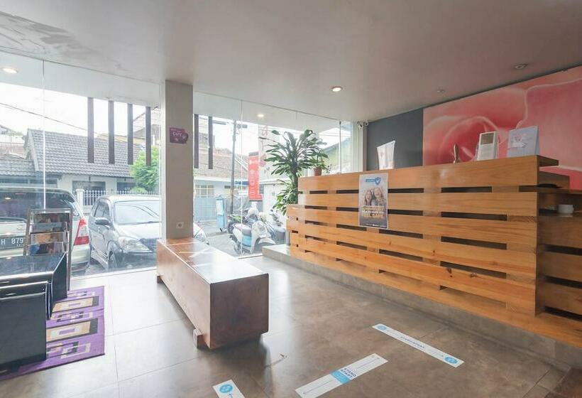 膳宿费 Reddoorz Plus Near Asia Afrika 3