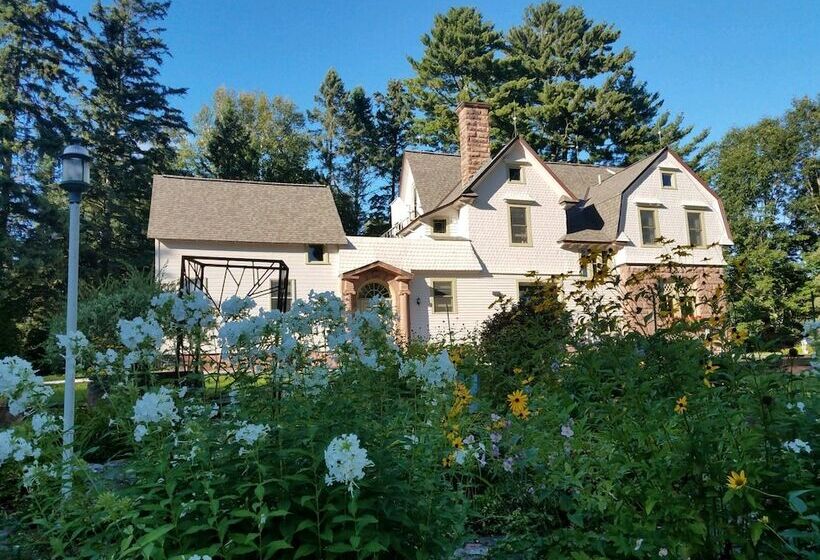 Pinehurst Inn Bed & Breakfast