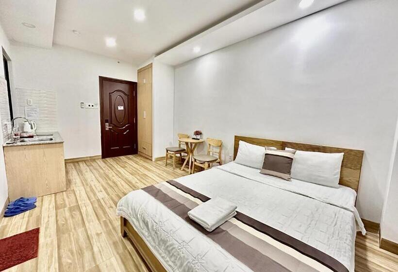 The Jade Hotel Near Tan Son Nhat Airport