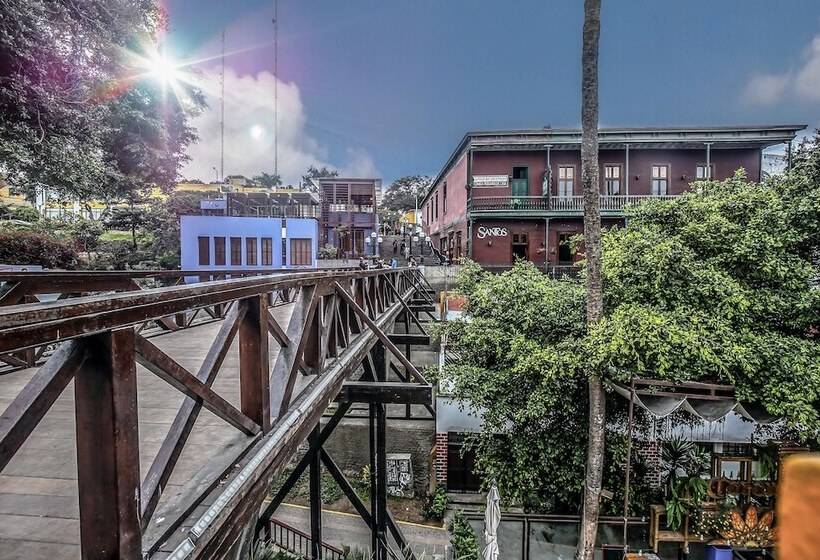 Trendy Host Osma, Barranco