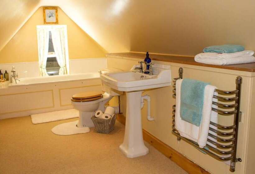 Abbotshaw House   Farm B&b