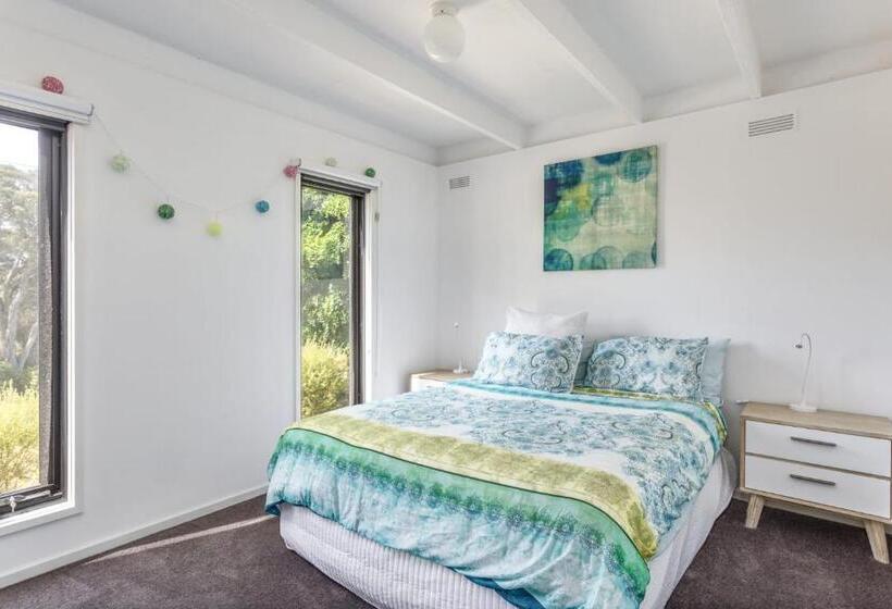 At Agnes Ave: Coastal Views