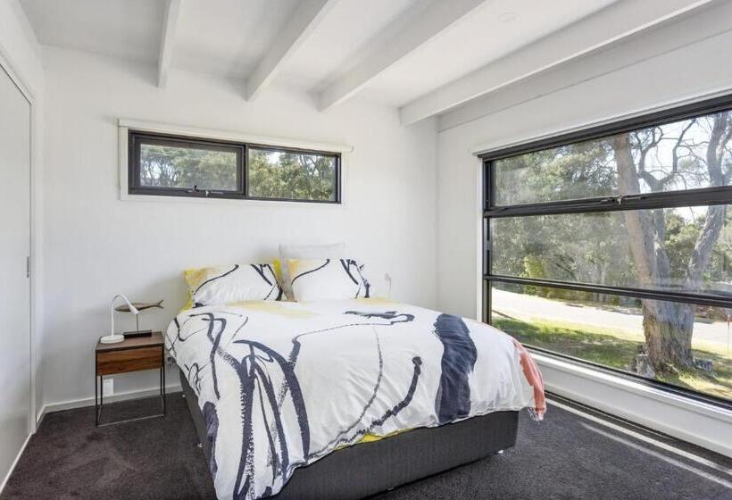 At Agnes Ave: Coastal Views