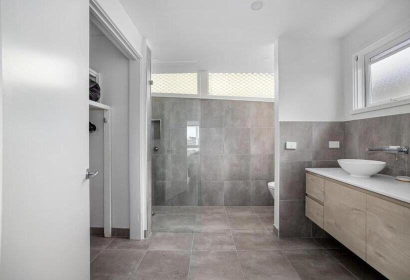 At Agnes Ave: Coastal Views