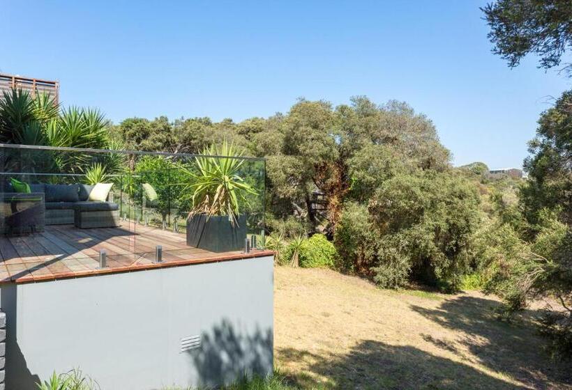 At Agnes Ave: Coastal Views