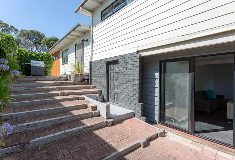 At Agnes Ave: Coastal Views