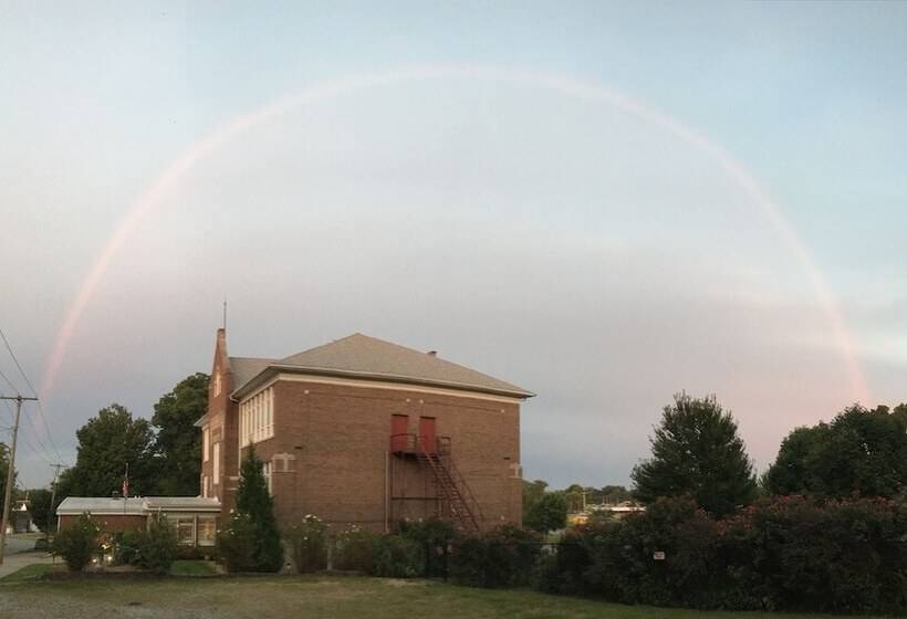 مبيت وإفطار Davie School Inn