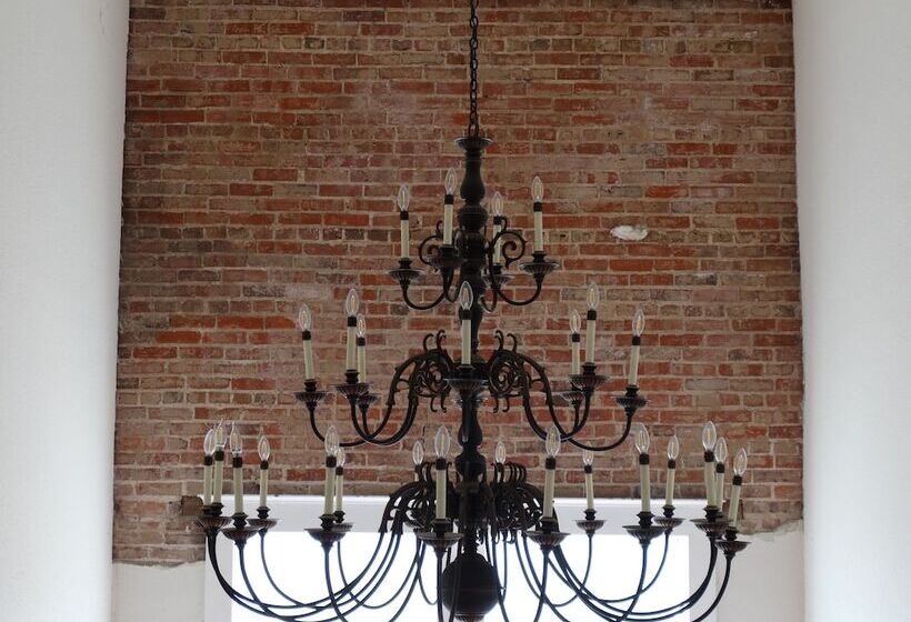 مبيت وإفطار Davie School Inn