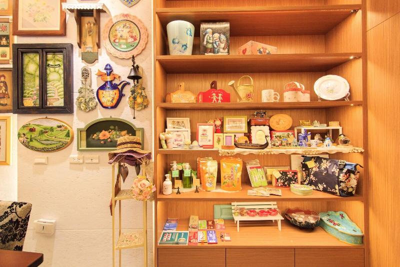 تختخواب و صبحانه Elegance House