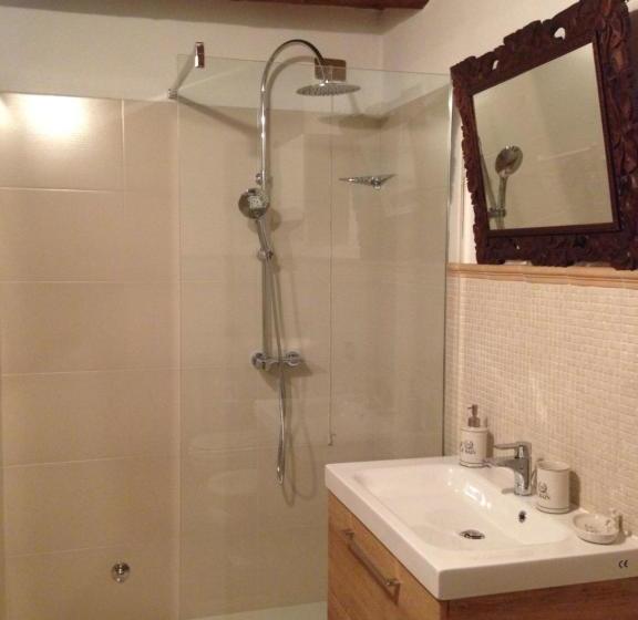 تختخواب و صبحانه Note Di Jesi