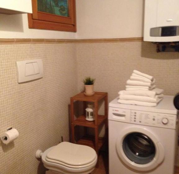 تختخواب و صبحانه Note Di Jesi