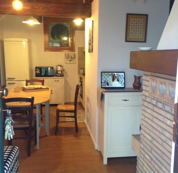 تختخواب و صبحانه Note Di Jesi