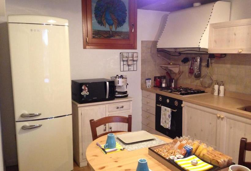 تختخواب و صبحانه Note Di Jesi