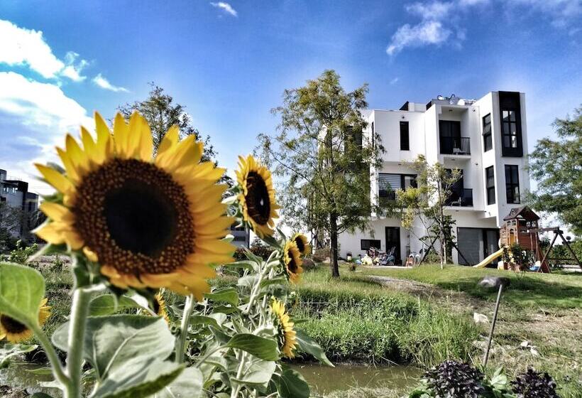 تختخواب و صبحانه Wo Club Hall