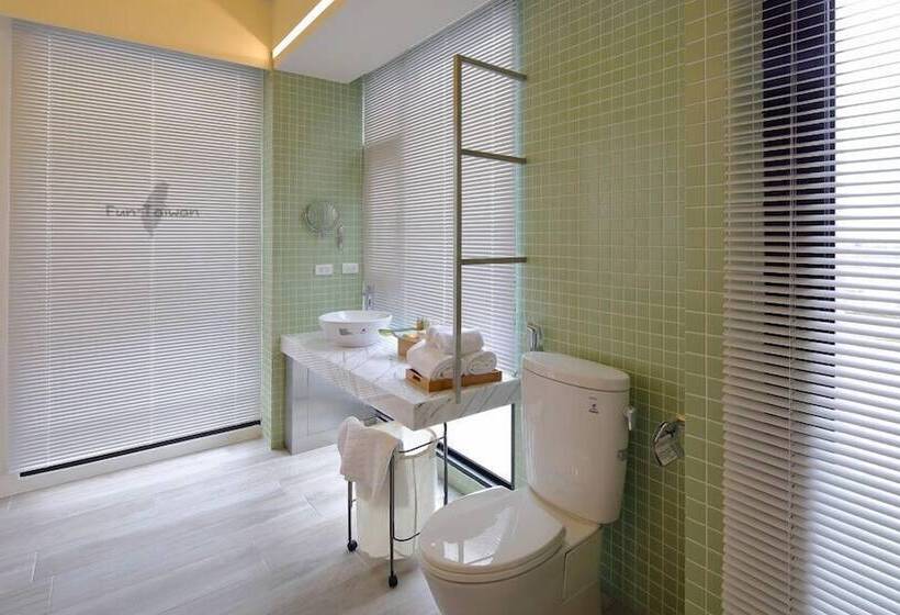 تختخواب و صبحانه Wo Club Hall