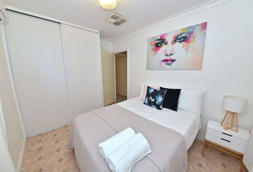 Comfy Home Near Airport & City 2280