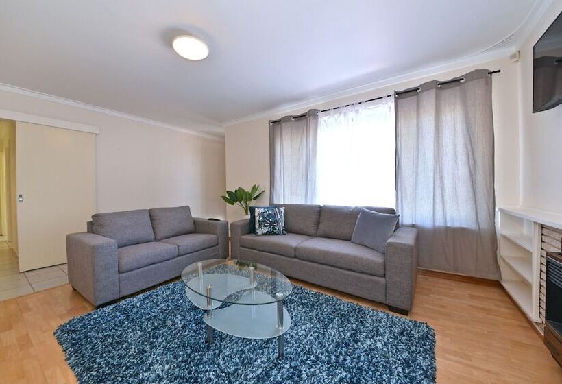 Comfy Home Near Airport & City 2280