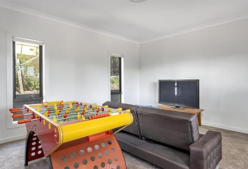 Diamond Bay Beach House: Brand New